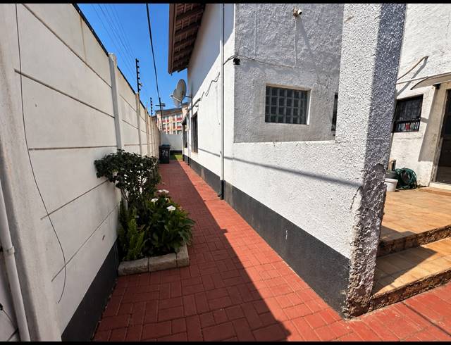 3 BEDROOM HOUSE FOR SALE IN SOPHIATOWN